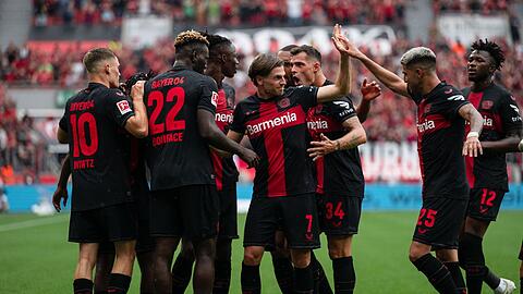 Leverkusen gewann zum Auftakt in einer hochklassigen Partie mit 3:2 gegen Leipzig.