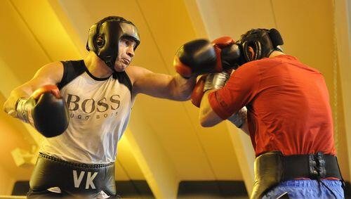 „Ich bin ein Veteran im Ring“: Vitali Klitschko, hier beim Sparring im Stanglwirt in Going, ist vor seiner Rückkehr siegessicher. „Ich bin ein Veteran im Ring“: Vitali Klitschko, hier beim Sparring im Stanglwirt in Going, ist vor seiner Rückkehr siegessicher.
