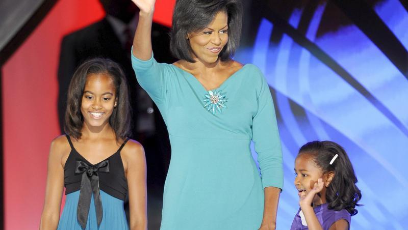 Malia (l) und Sasha Obama (r), hier mit Mama Michelle, haben lange auf einen Hund warten müssen. Malia (l) und Sasha Obama (r), hier mit Mama Michelle, haben lange auf einen Hund warten müssen.