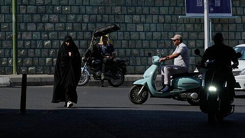 In Irans Hauptstadt Teheran geht w&auml;hrend der Verhandlungen das Leben weiter.