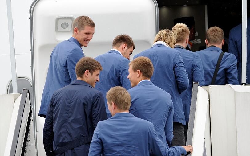 Abflug zum Titel? Die DFB-Elf ist nach Polen gestartet. Die Bilder