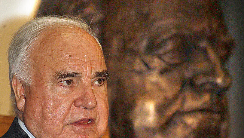 Der Strei um die Tonbänder mit den Lebenserinnerungen von Helmut Kohl wird vor dem Bundesgerichtshof verhandelt. Der Strei um die Tonbänder mit den Lebenserinnerungen von Helmut Kohl wird vor dem Bundesgerichtshof verhandelt.