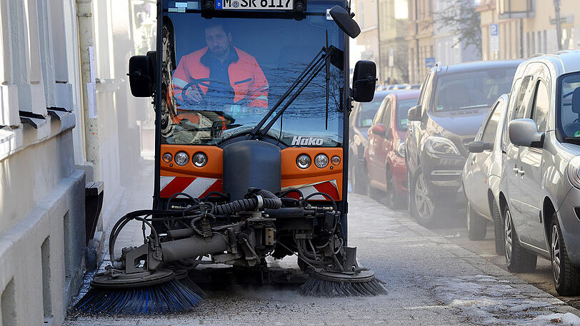Weg mit dem Split: Die Straßenreinigung macht München fit für den Frühling.