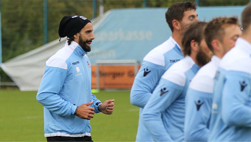 Begehrter Torjäger in der Dritten Liga: Adriano Grimaldi (li.). Begehrter Torjäger in der Dritten Liga: Adriano Grimaldi (li.).