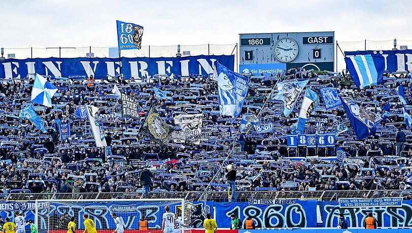 Löwen-Fans in der Westkurve beim letzten Heimspiel gegen den 1.FC Saarbrücken.
