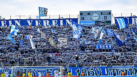 Löwen-Fans in der Westkurve beim letzten Heimspiel gegen den 1.FC Saarbrücken.