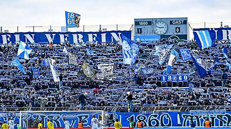 Löwen-Fans in der Westkurve beim letzten Heimspiel gegen den 1.FC Saarbrücken.