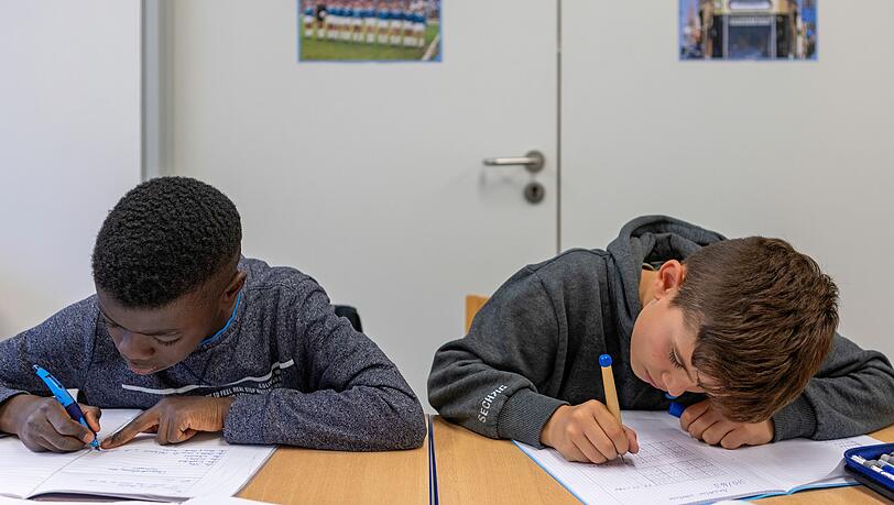 Auch auf die schulische Ausbildung wird beim TSV 1860 viel Wert gelegt. Auch auf die schulische Ausbildung wird beim TSV 1860 viel Wert gelegt.