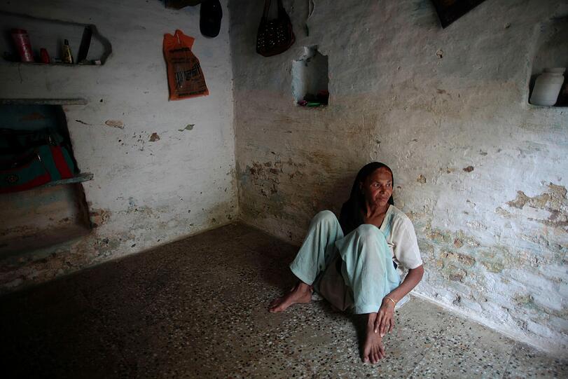 Fatima Munshi sitzt in ihrem Heim in Khandwa