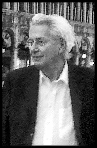 Berthold Albrecht (1954 - November 2012): Er war einer der reichsten Deutschen und Sohn des Aldi-Mitbegründers Theo Albrecht. Am 07. Dezember wurde bekannt, dass der Aldi-Erbe verstorben ist. Die Beisetzung fand allerdings bereits im November im Kreise der Familie statt.