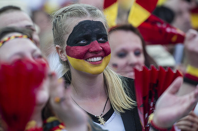 Es gibt nicht nur das hässliche Fan-Gesicht dieser Euro 2016. Sondern auch das schöne und kuriose. Sehen Sie hier die Bilder in unserer Galerie.