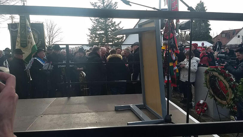 Bayern-Präsident Uli Hoeneß vor Ort.
