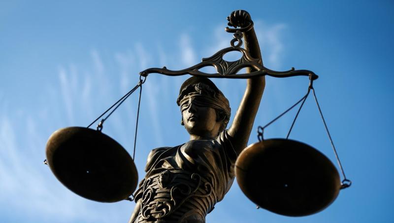 Eine Statue der Justitia hält eine Waage in ihrer Hand. Foto: David-Wolfgang Ebener/Archivbild Eine Statue der Justitia hält eine Waage in ihrer Hand. Foto: David-Wolfgang Ebener/Archivbild