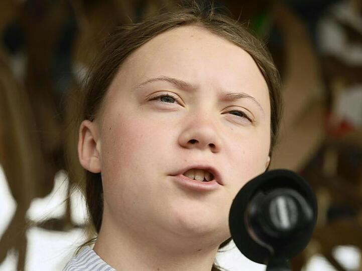 Greta Thunberg protestiert seit August 2018 regelmäßig vor dem Reichstag in Stockholm dafür, dass Schweden mehr für den Klimaschutz tut.