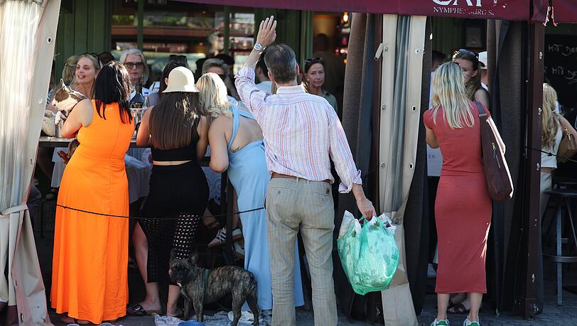 Am Viktualienmarkt: Hier mal eher ein Hotspot für Einheimische. Am Viktualienmarkt: Hier mal eher ein Hotspot für Einheimische.