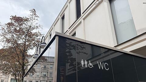 In einem Zeitraum von drei Jahren waren allein f&uuml;r die Bewachung der Toilette 334.000 Euro f&auml;llig.