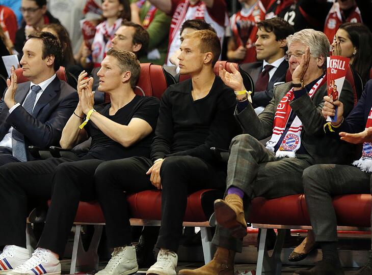 Neben Schweinsteiger und Badstuber war auch Kommentator Marcel Reif (r.) im Audi Dome dabei.