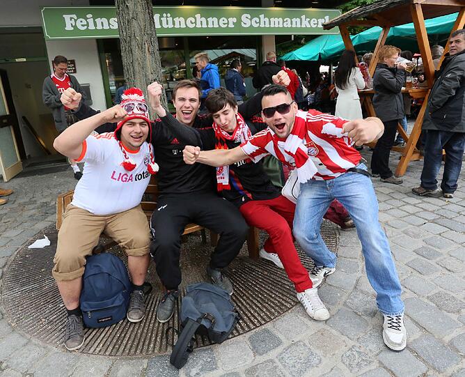 Bilder von der Meisterschaftsfeier des FC Bayern am Marienplatz.