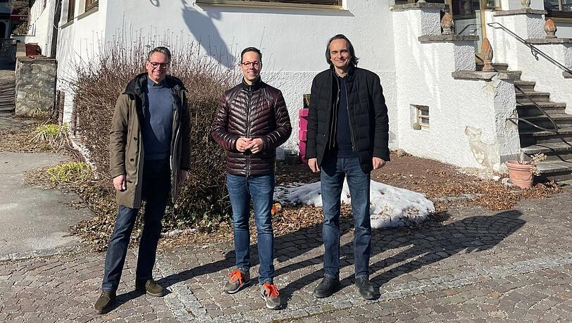 Andreas Wißmeier (links) und Peter Neumann (rechts) von Rock Capital mit Wiessees Bürgermeister Kühn.