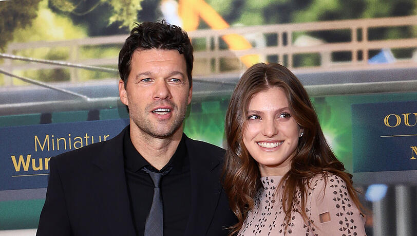 Glücklich: Michael Ballack und Freundin Sophia Schneiderhan Glücklich: Michael Ballack und Freundin Sophia Schneiderhan