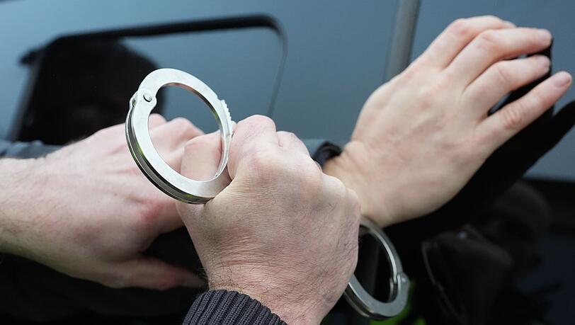 Der Verd&auml;chtige sitzt inzwischen in Untersuchungshaft. (Symbolbild)