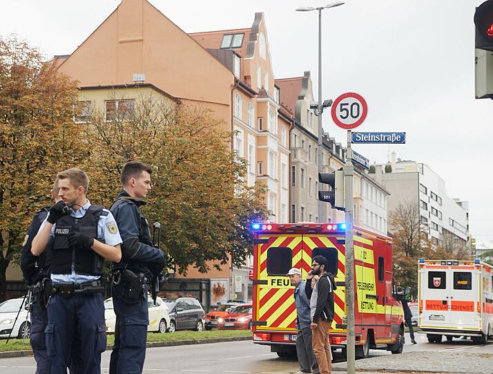 Die Bilder vom Polizeieinsatz nach der Messerattacke am Rosenheimer Platz.