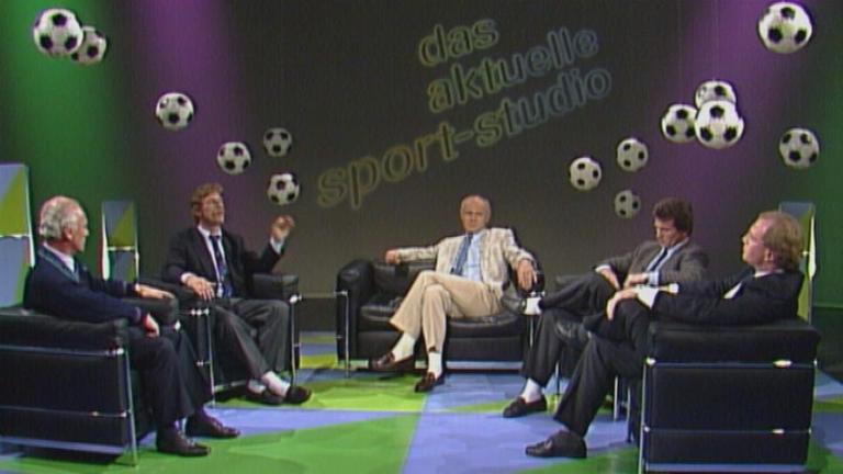 Hoeneß' Zoff mit Christoph Daum im "Aktuellen Sportstudio" 1989 wurde zu einem Stück Fernsehgeschichte. Hoeneß zu Daum: "Du hast über Jupp Heynckes gesagt, er könne Werbung für Schlaftabletten machen." Daum: "Richtig." Hoeneß: "Du hast gesagt, die Wetterkarte sei interessanter als ein Gespräch mit Jupp Heynckes." Daum: "Richtig. Dazu stehe ich auch." Hoeneß: "Am nächsten Donnerstag ist dein Weg zu Ende."  Bayern gewann fünf Tage später mit 3:1 in Köln und wurde Meister.