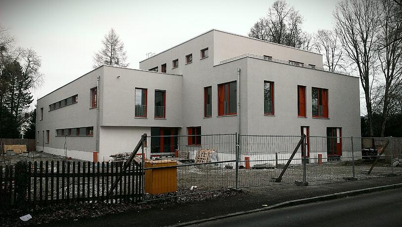 Die städtische Kita in der Herterichstraße in Solln ist fast fertig - fast! Nachbarn haben den Bau jetzt gestoppt. Die städtische Kita in der Herterichstraße in Solln ist fast fertig - fast! Nachbarn haben den Bau jetzt gestoppt.