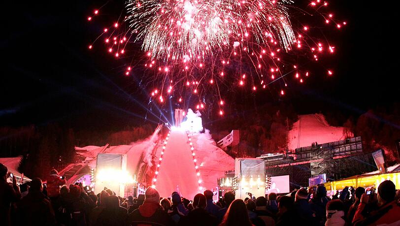 Ob die WM 2021 in Oberstdorf in gewohnter Weise stattfinden kann, ist noch unklar. Ob die WM 2021 in Oberstdorf in gewohnter Weise stattfinden kann, ist noch unklar.