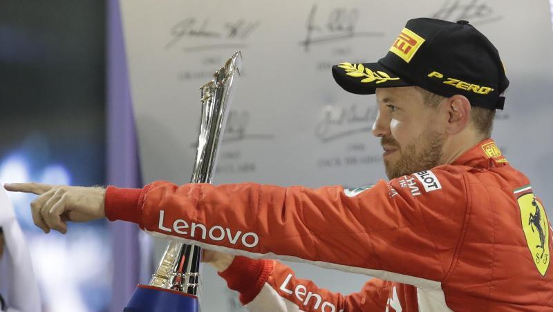 Sebastian Vettel feiert nach dem letzten Saisonrennen seinen zweiten Platz: Nach der WM ist vor der WM. Sebastian Vettel feiert nach dem letzten Saisonrennen seinen zweiten Platz: Nach der WM ist vor der WM.