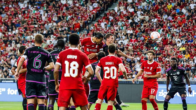 Wieder ging es zu einfach für den FC Liverpool: Virgil van Dijk köpft zum zwischenzeitlichen 2:0 gegen den FC Bayern ein. Wieder ging es zu einfach für den FC Liverpool: Virgil van Dijk köpft zum zwischenzeitlichen 2:0 gegen den FC Bayern ein.