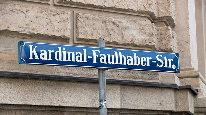 Das Schild der Kardinal-Faulhaber-Straße.