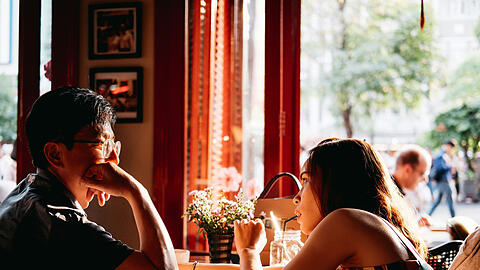 Bei allen frühen Dates gibt es eine Chance des Scheiterns. Je früher, desto größer. Gerade beim ersten Date ist deshalb enormes Fingerspitzengefühl gefragt.