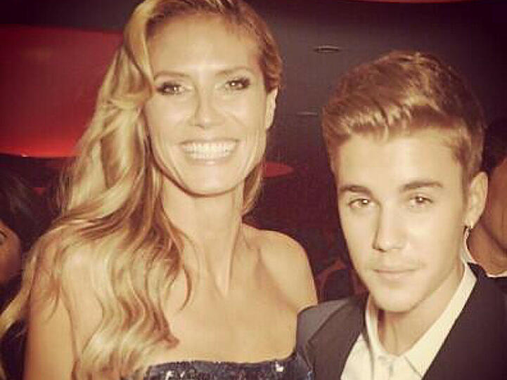Bei Heidi Klum kann sich selbst Justin Bieber das Grinsen kaum verkneifen