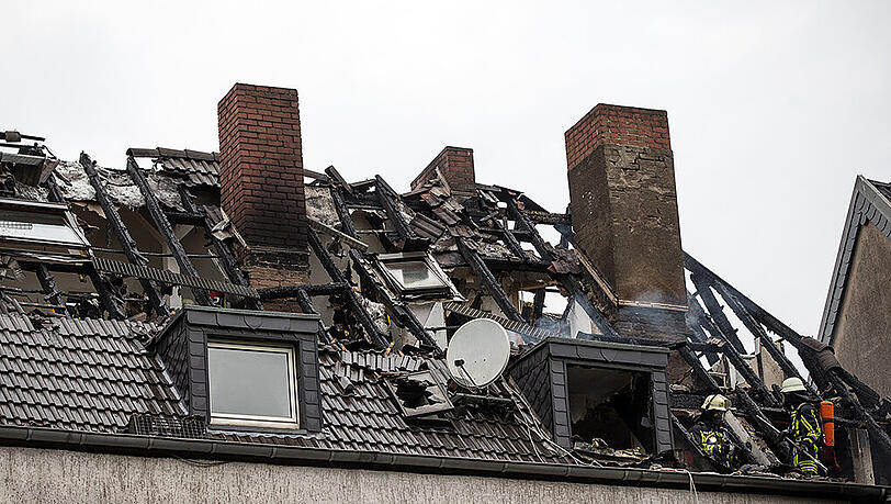 In Duisburg sind bei einem Wohnhaus-Brand zwei Menschen ums Leben gekommen. In Duisburg sind bei einem Wohnhaus-Brand zwei Menschen ums Leben gekommen.