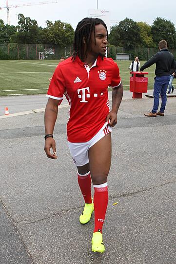 Boah ist der dick mann! Renato Sanches' Oberschenkel ist schon ein bisschen beeindruckend.