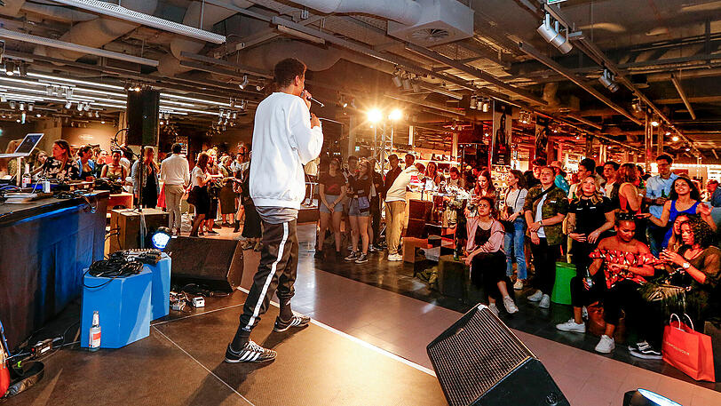 Impressionen vom Kick-Off der "The Storey Basement Sessions" im Oberpollinger.