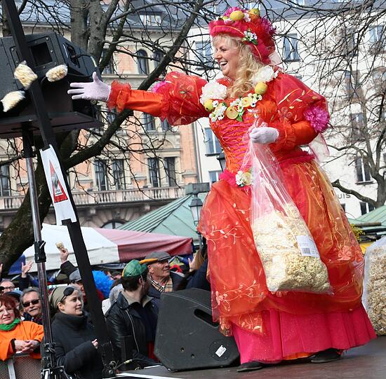 Die Bilder vom Tanz der Marktweiber am Viktualienmarkt.