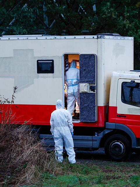 Am Freitag st&uuml;rmte ein Spezialeinsatzkommando in Niederzier am Tagebau Hambach einen Lastwagen, der dem Gesuchten geh&ouml;ren soll.