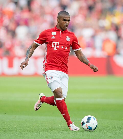 Douglas Costa, Note 2: Er machte die Bayern mit seinem Elfmeter zum Pokalsieger. Bürki hatte gegen das Geschoss ins rechte Eck keine Chance. Auch in der regulären Spielzeit einer der besten Bayern, trickste Dortmunds Verteidiger immer wieder aus.