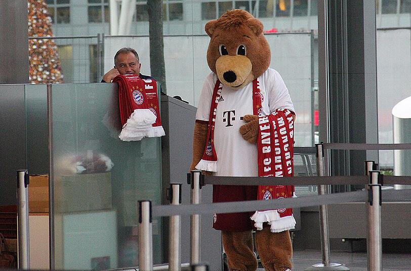 Maskottchen Berni ist schon ganz nervös.