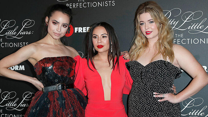Sofia Carson (v.l.n.r.), Janel Parrish, Sasha Pieterse bei der "The Perfectionists"-Premiere im März 2019.