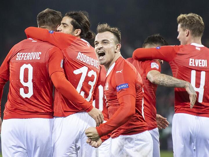 Die Schweizer feiern ihren Kantersieg gegen Belgien.