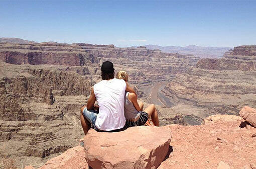 Sami Khedira und seine Lena vor dem Grand Canyon.