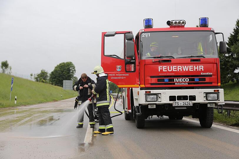 Schwere Hochwasser-Schäden an der A8. Die Bilder zum Durchklicken.