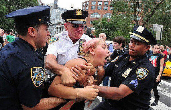 Die AZ zeigt die brutalsten Twitter-Bilder zum Hashtag #myNYPD!