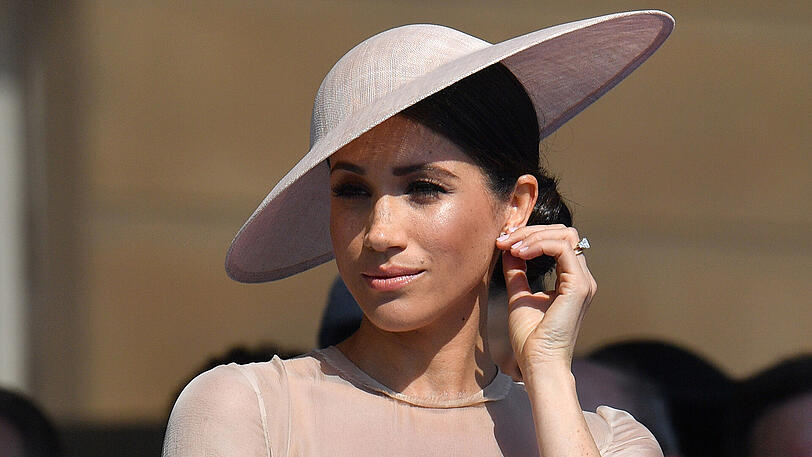 Ehe-Glück: Herzogin Meghan und Prinz Harry kommen zu einem Gartenfest im Buckingham Palace. Es ist der erste öffentliche Auftritt nach ihrer Hochzeit am 19. Mai.