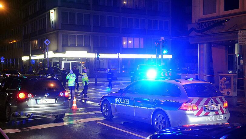Als die Polizei anrückte, haben sich die Hauptbeteiligten der Massenschlägerei bereits aus dem Staub gemacht. (Symbolbild) Als die Polizei anrückte, haben sich die Hauptbeteiligten der Massenschlägerei bereits aus dem Staub gemacht. (Symbolbild)