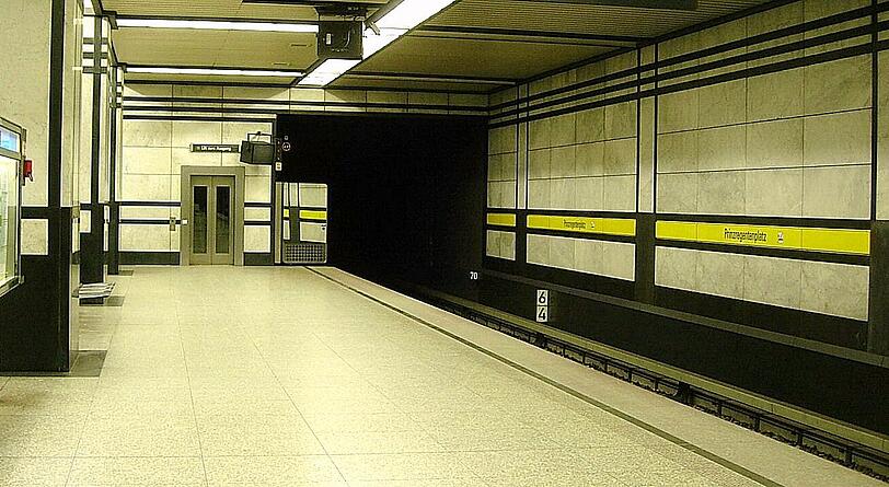 Hier fing alles an: An der U-Bahn-Haltestelle Prinzregentenplatz bekam ein 36-Jähriger einen Streit zwischen jungen Männern und einer älteren Frau mit - er schritt ein. (Archivbild)