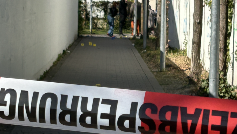 Die Polizei hat den mutmaßlichen Täter gefasst, die Spurensicherung ist vor Ort.